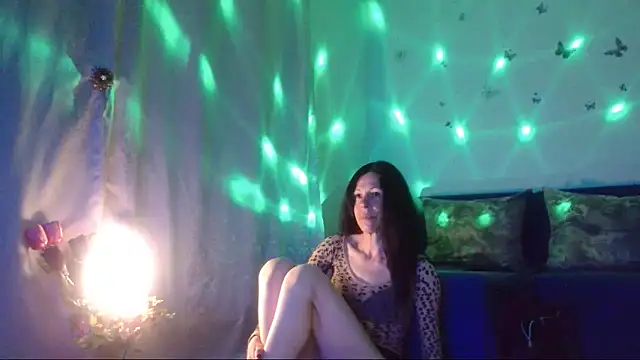 ElysaSun online show from April 15, 2026, 8:31 pm