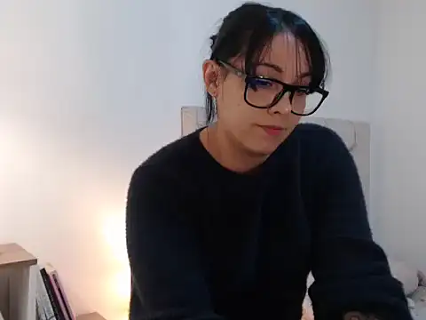 camii 7 online show from October 7, 2025, 12:22 am