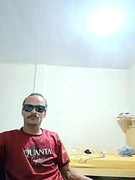 JamesQuaresma online show from January 19, 2025, 2:57 am