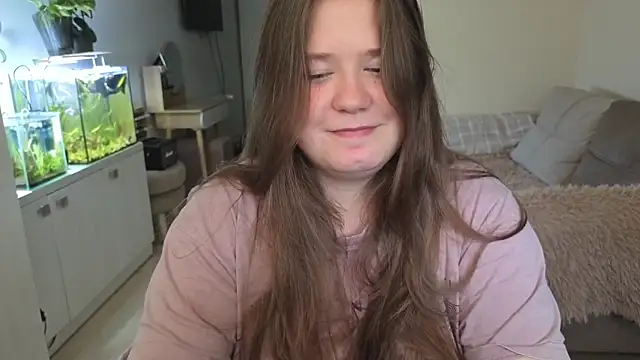 remirann  online show from October 6, 2025, 11:33 am