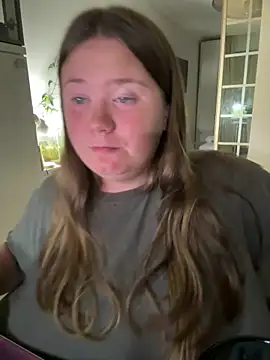 remirann  online show from September 25, 2025, 6:36 pm