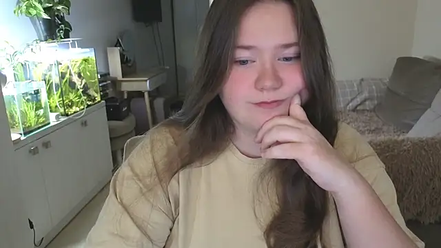 remirann  online show from November 29, 2025, 10:04 am