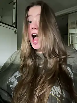 remirann  online show from December 19, 2024, 7:51 pm