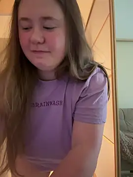 remirann  online show from December 30, 2024, 12:20 pm