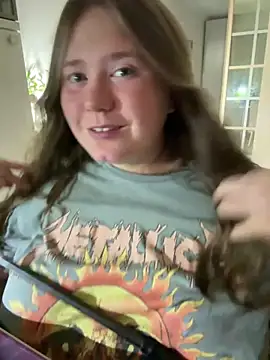 remirann  online show from September 10, 2025, 6:18 pm