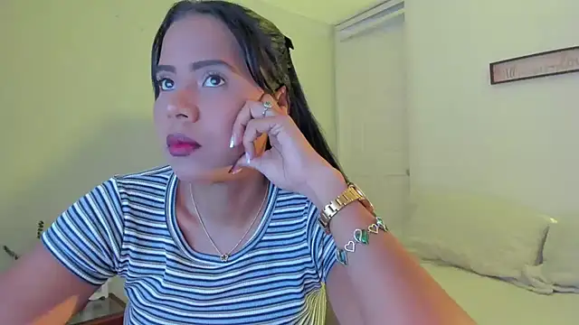 rosaaliiaa1 online show from October 21, 2025, 6:29 pm