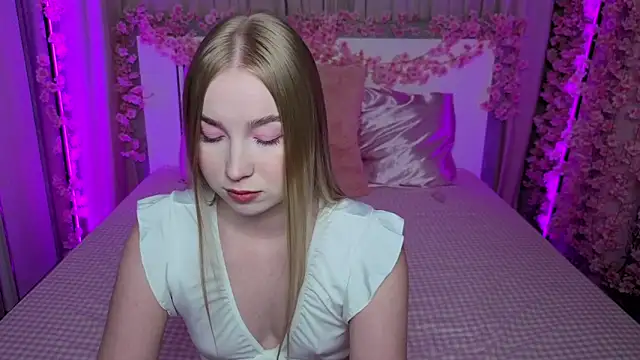 Snapshot of LilyStarlight chatting on June 18, 2026, 3:49 am LilyStarlight online show from June 18, 2026, 3:49 am