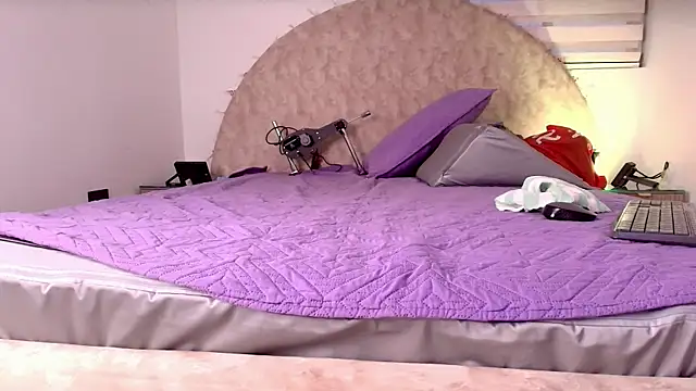  ebony-queen  online show from January 9, 2026, 12:01 pm