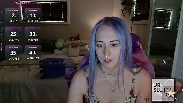 Snapshot of ursluttygf chatting on May 30, 2026, 4:01 pm ursluttygf online show from May 30, 2026, 4:01 pm