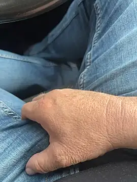 Snapshot of Cezar993 chatting on February 16, 2025, 2:21 pm Cezar993 online show from February 16, 2025, 2:21 pm