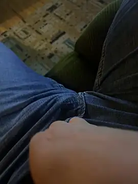 Snapshot of Cezar993 chatting on December 31, 2024, 6:02 pm Cezar993 online show from December 31, 2024, 6:02 pm