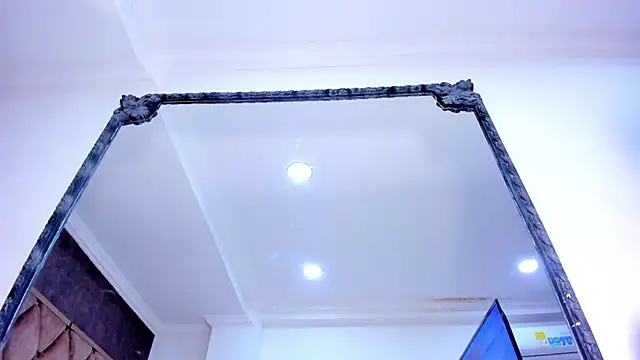 Rianamanson online show from October 28, 2025, 4:46 am