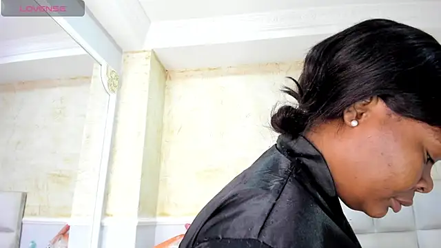 Rianamanson online show from September 9, 2025, 5:39 am