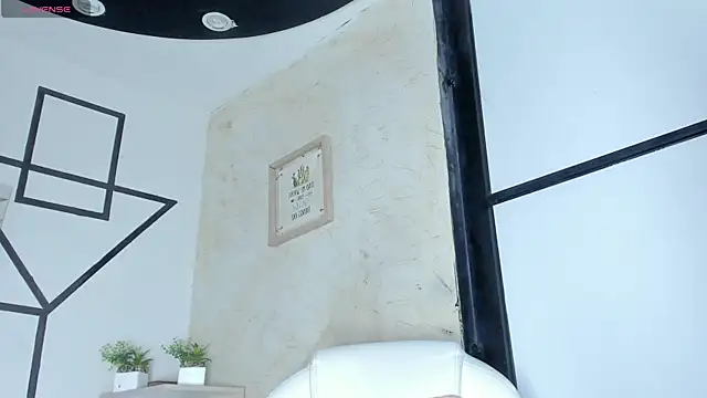 Rianamanson online show from March 17, 2025, 3:18 pm