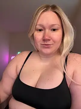 PiggyRose online show from September 20, 2025, 10:48 pm