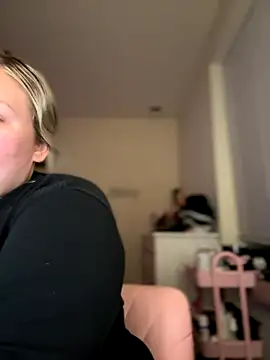 PiggyRose online show from September 14, 2025, 3:18 am