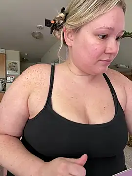 Snapshot of PiggyRose chatting on July 11, 2026, 5:57 pm PiggyRose online show from July 11, 2026, 5:57 pm
