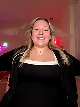 PiggyRose online show from December 16, 2025, 1:32 am