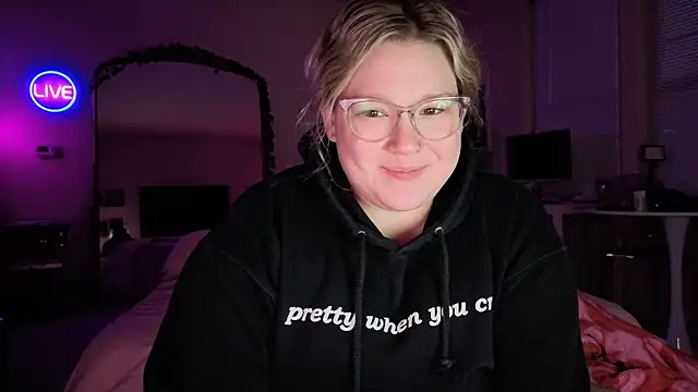 PiggyRose online show from March 28, 2026, 11:50 pm