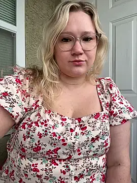 Snapshot of PiggyRose chatting on July 24, 2026, 10:50 pm PiggyRose online show from July 24, 2026, 10:50 pm