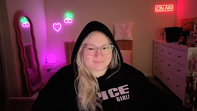 PiggyRose online show from December 21, 2025, 1:30 am