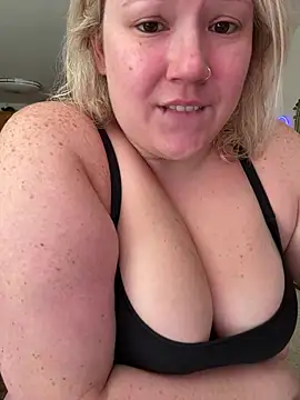 Snapshot of PiggyRose chatting on July 17, 2026, 8:39 pm PiggyRose online show from July 17, 2026, 8:39 pm