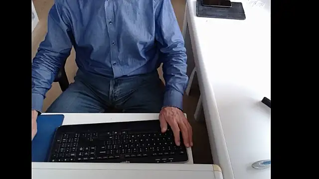 dutchpornking online show from September 22, 2025, 7:14 am