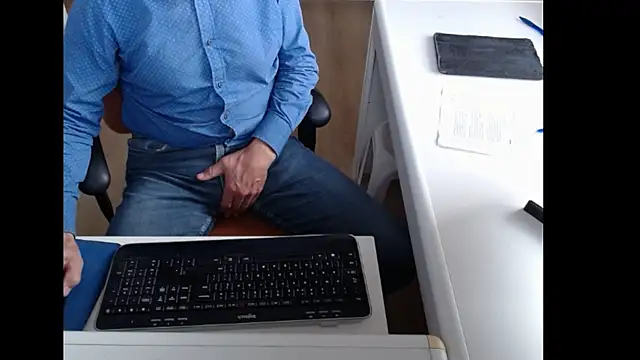 dutchpornking online show from September 10, 2025, 8:46 am