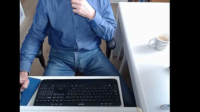 dutchpornking online show from October 2, 2025, 8:07 am