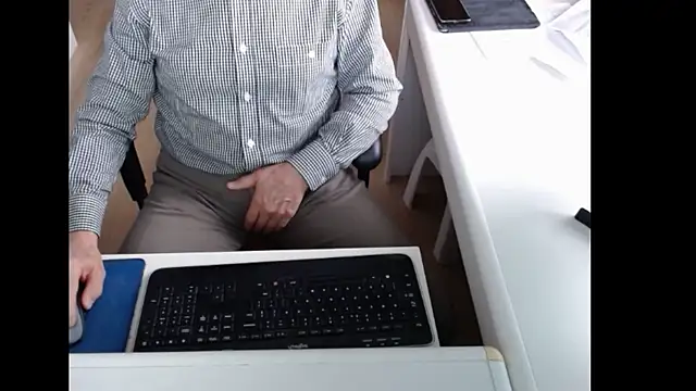 dutchpornking online show from March 31, 2026, 6:26 am