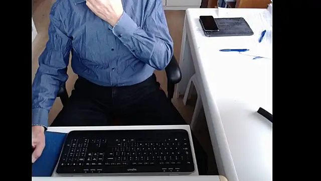 dutchpornking online show from November 4, 2025, 8:29 am