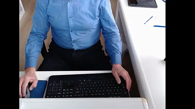 dutchpornking online show from November 10, 2025, 7:46 am