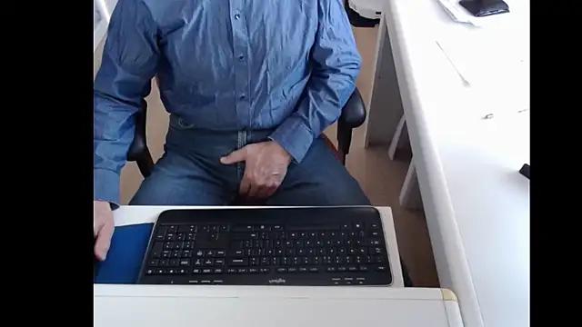 dutchpornking online show from March 18, 2025, 7:33 am