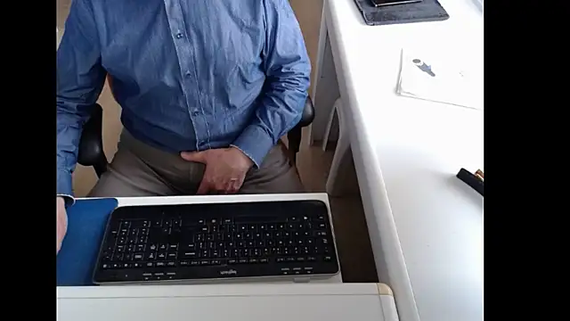 dutchpornking online show from April 12, 2026, 6:27 am