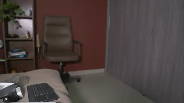 HannahEvanss online show from May 17, 2026, 10:54 pm