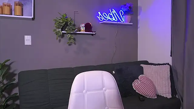 HannahEvanss online show from December 15, 2025, 6:36 pm