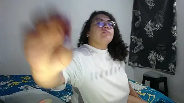 mabigomez00 online show from June 12, 2026, 9:18 am