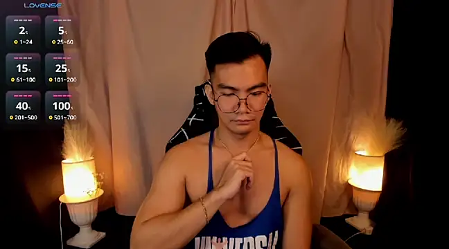 Snapshot of 000batman000 chatting on February 17, 2025, 12:32 am 000batman000 online show from February 17, 2025, 12:32 am