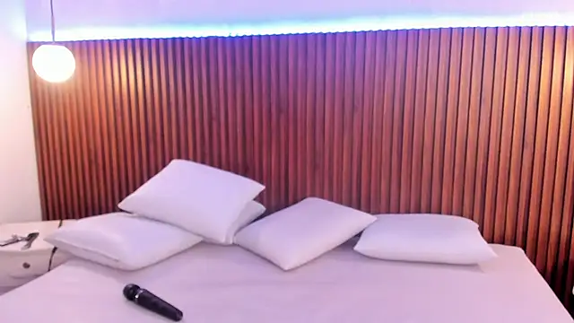 sofia castrillon online show from September 22, 2025, 12:55 pm