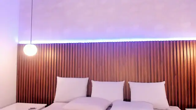 sofia castrillon online show from September 19, 2025, 1:04 pm