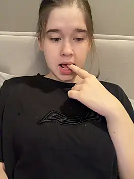 HornyGirlH online show from March 13, 2026, 5:23 am