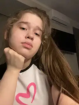 HornyGirlH online show from March 16, 2025, 1:38 am