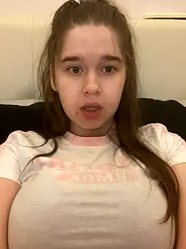 HornyGirlH online show from September 18, 2025, 11:52 pm