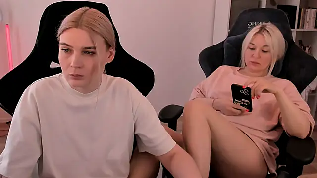 hotblonds online show from March 8, 2025, 10:00 am