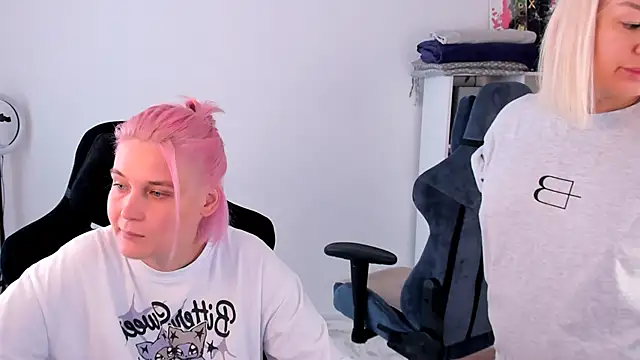 hotblonds online show from September 22, 2025, 10:54 am