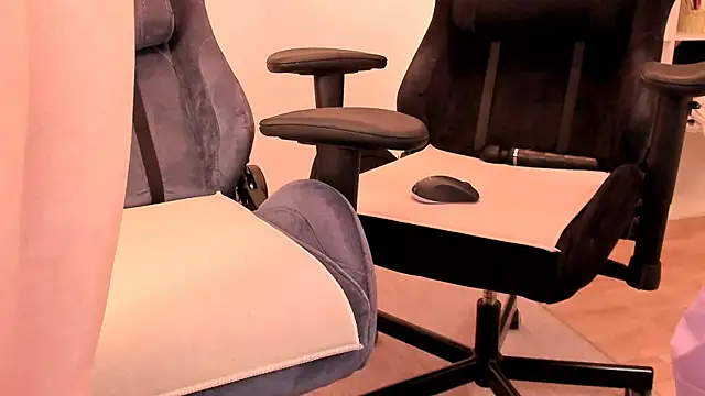 hotblonds online show from March 15, 2025, 4:10 pm