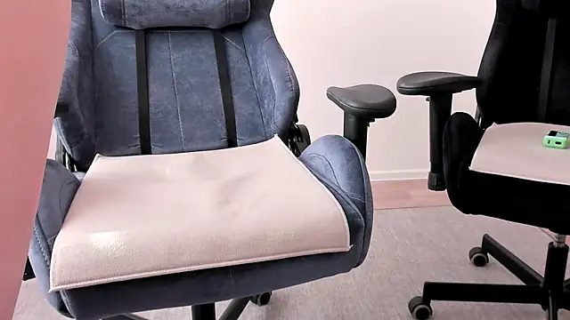 hotblonds online show from March 21, 2025, 1:45 pm