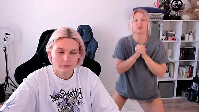 hotblonds online show from October 19, 2025, 9:56 am