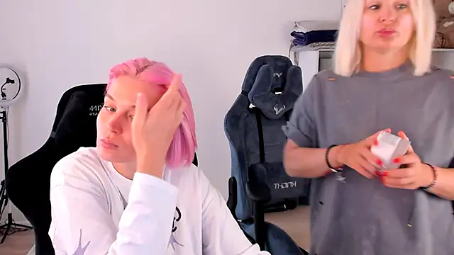 hotblonds online show from September 20, 2025, 10:31 am