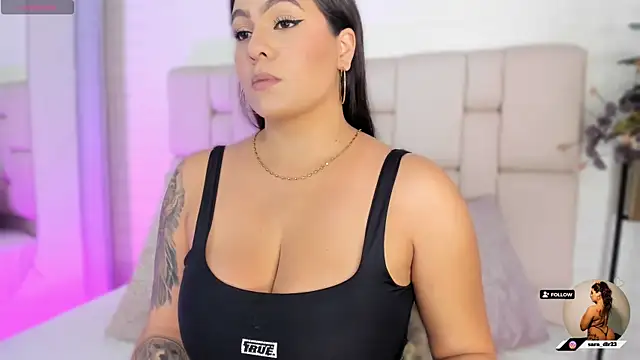 nataly clark  online show from November 26, 2025, 7:36 pm